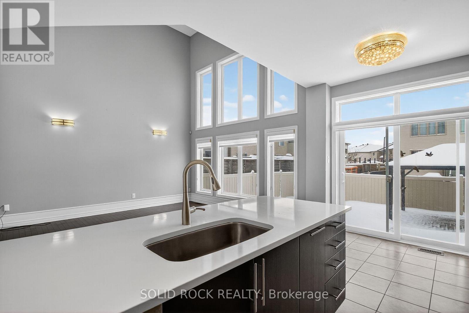118 Wilhelmina Place, Ottawa, ON - Indoor Photo Showing Kitchen