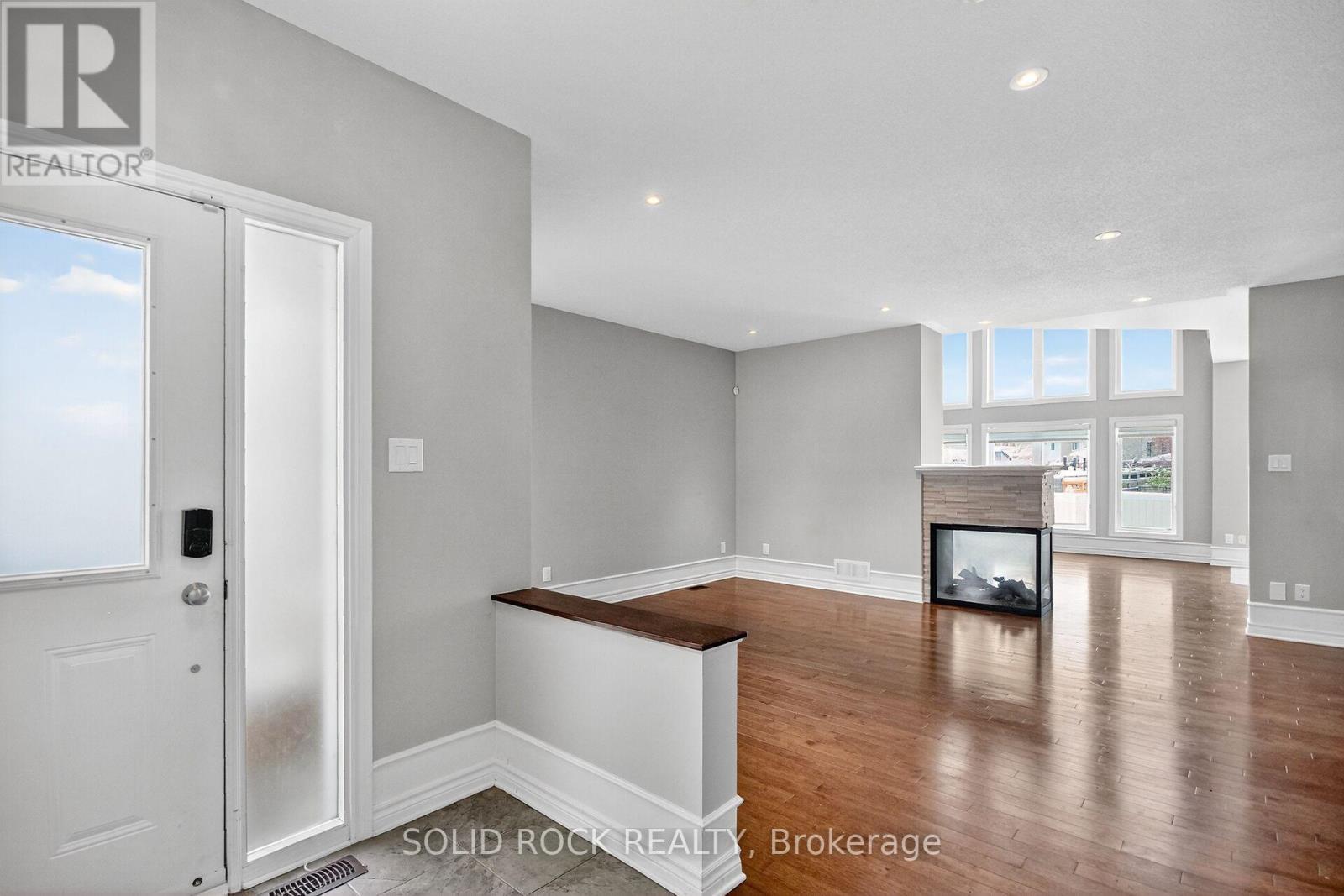 118 Wilhelmina Place, Ottawa, ON - Indoor With Fireplace