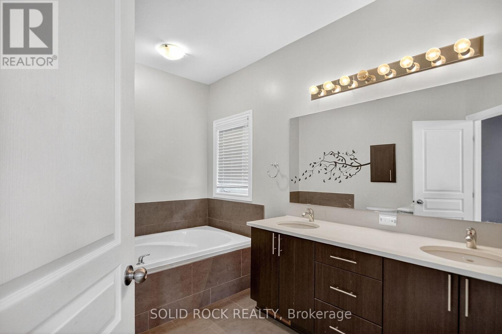 118 Wilhelmina Place, Ottawa, ON - Indoor Photo Showing Bathroom
