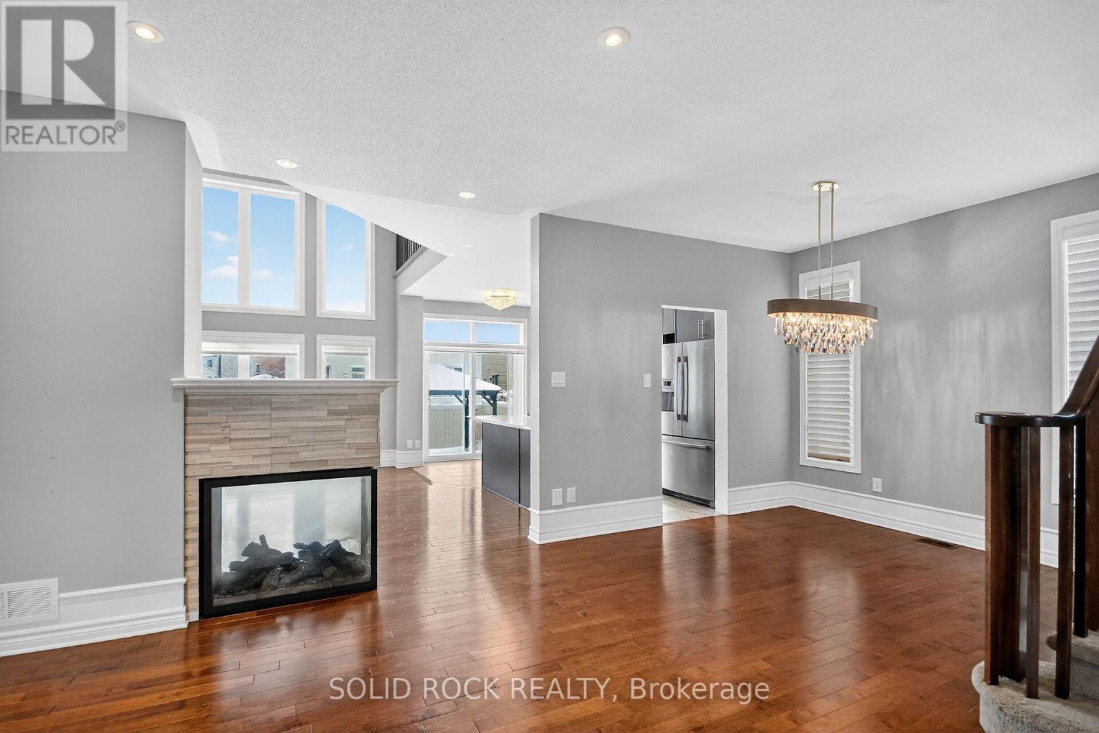 118 Wilhelmina Place, Ottawa, ON - Indoor With Fireplace