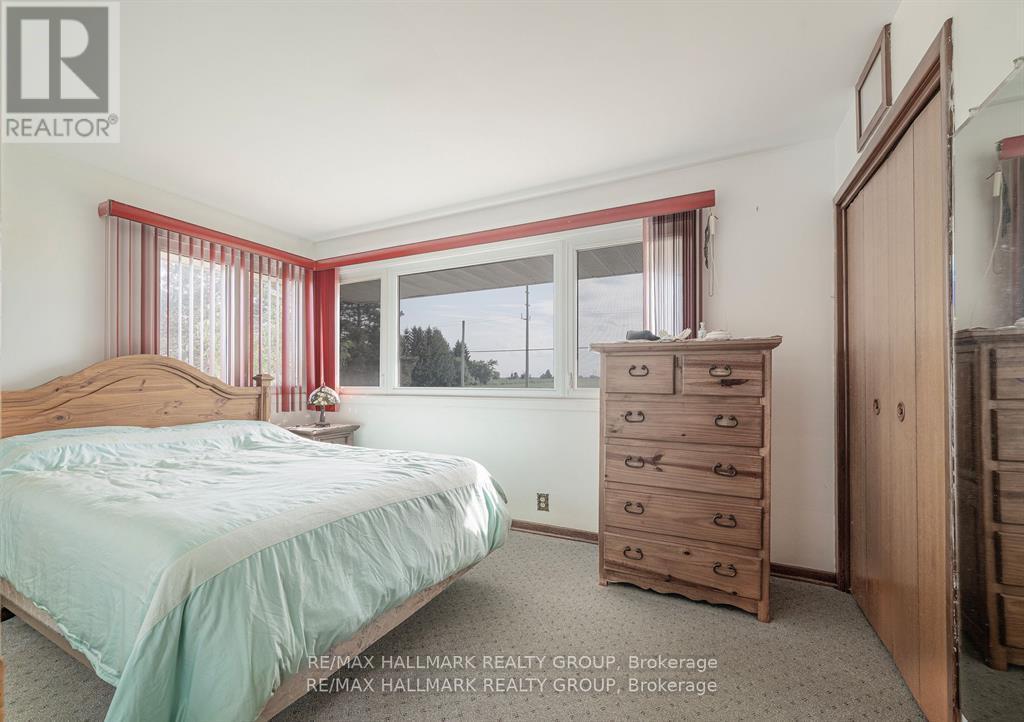 6050 Old Richmond Road, Ottawa, ON - Indoor Photo Showing Bedroom