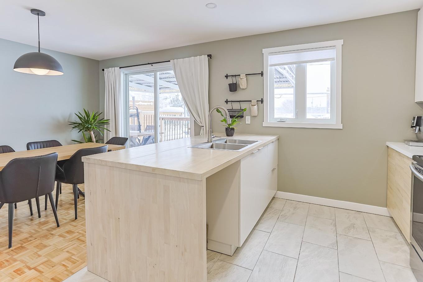 Cuisine - 5305 Rue De Prince-Rupert, Laval (Auteuil), QC - Indoor Photo Showing Kitchen With Double Sink