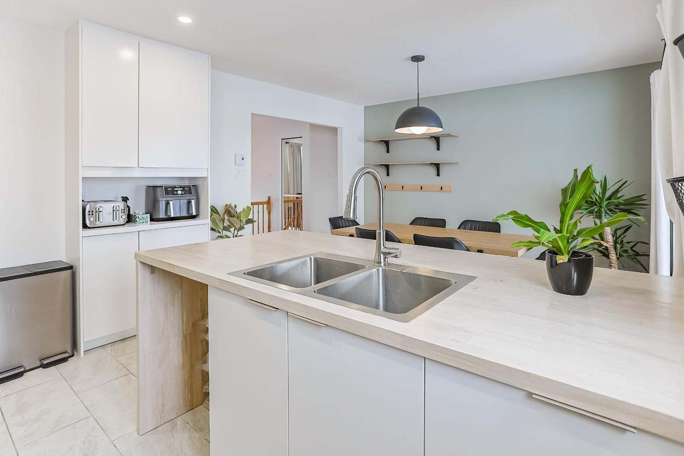 Cuisine - 5305 Rue De Prince-Rupert, Laval (Auteuil), QC - Indoor Photo Showing Kitchen With Double Sink