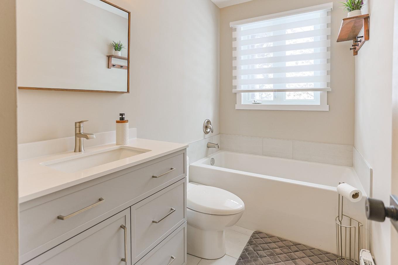 Salle de bains - 5305 Rue De Prince-Rupert, Laval (Auteuil), QC - Indoor Photo Showing Bathroom