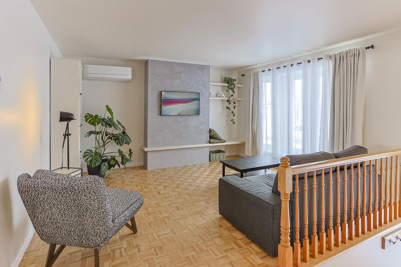 Salon - 5305 Rue De Prince-Rupert, Laval (Auteuil), QC - Indoor Photo Showing Other Room