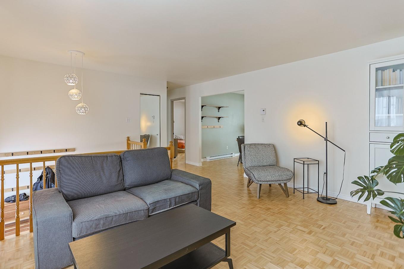 Salon - 5305 Rue De Prince-Rupert, Laval (Auteuil), QC - Indoor Photo Showing Living Room