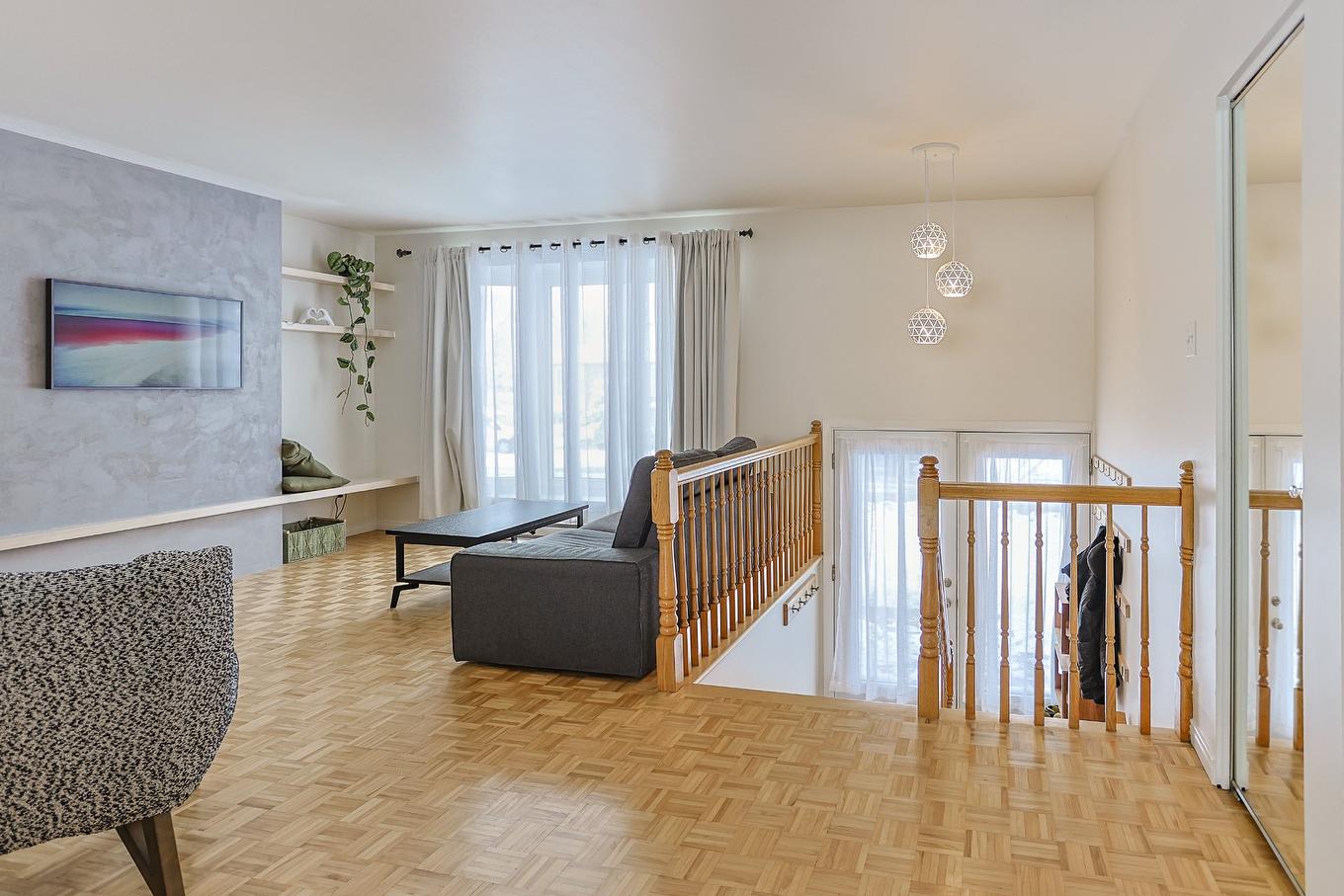 Salon - 5305 Rue De Prince-Rupert, Laval (Auteuil), QC - Indoor Photo Showing Other Room