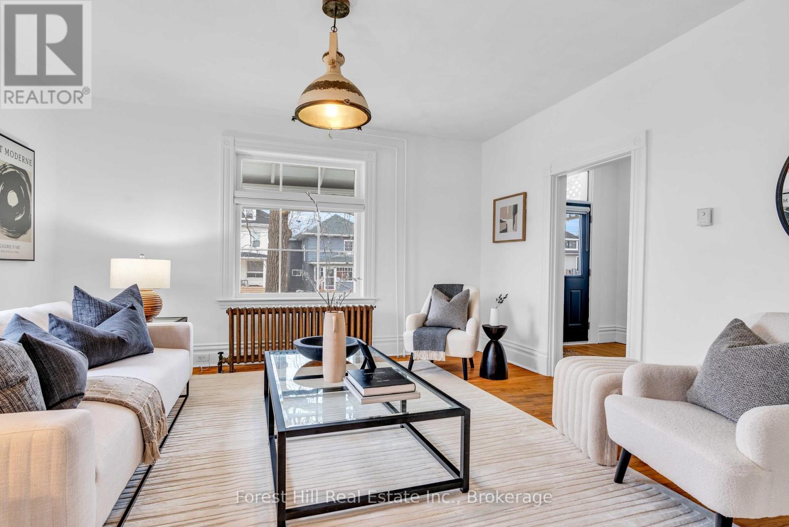 184 Boucher Street E, Meaford, ON - Indoor Photo Showing Living Room