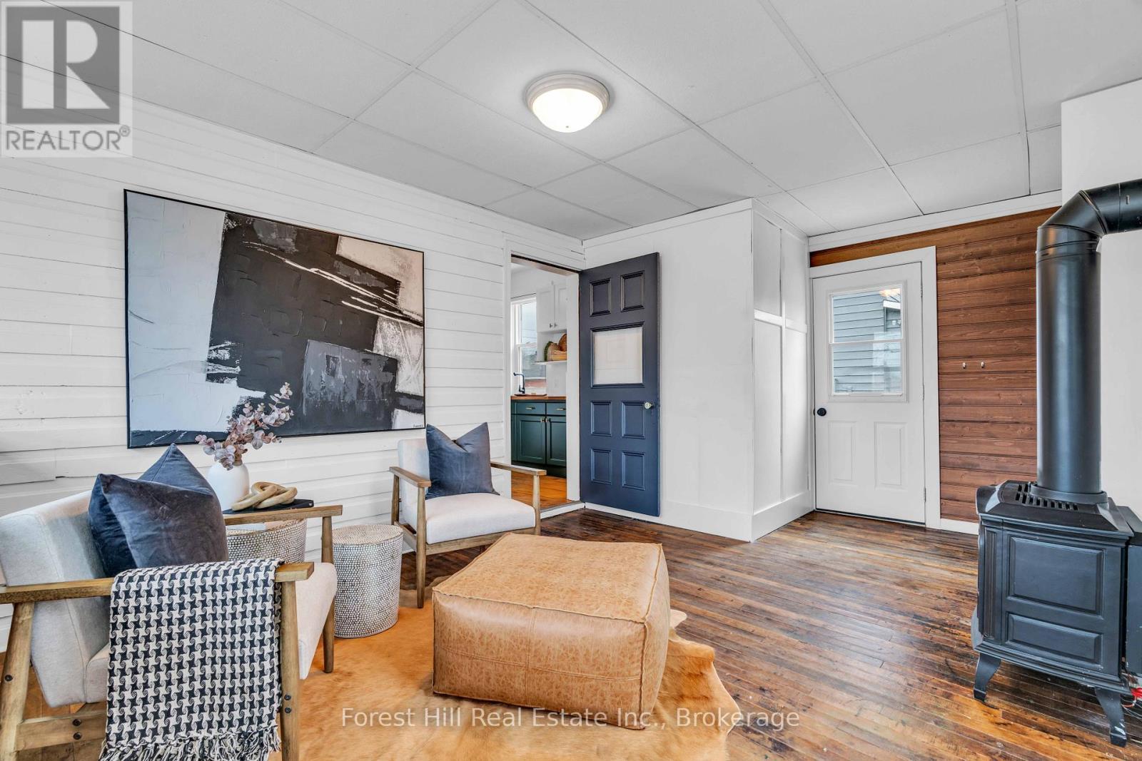 184 Boucher Street E, Meaford, ON - Indoor Photo Showing Living Room
