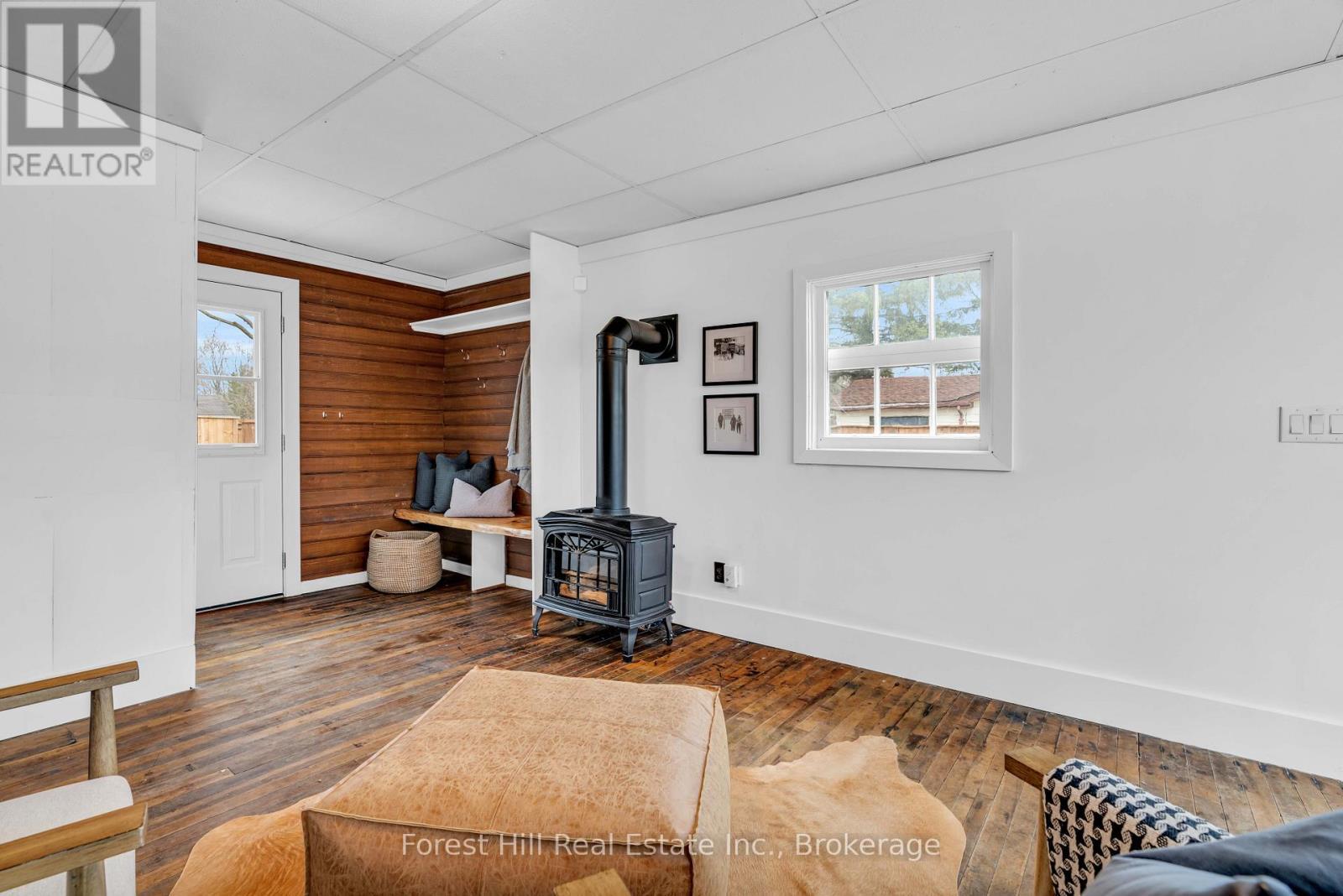 184 Boucher Street E, Meaford, ON - Indoor Photo Showing Living Room