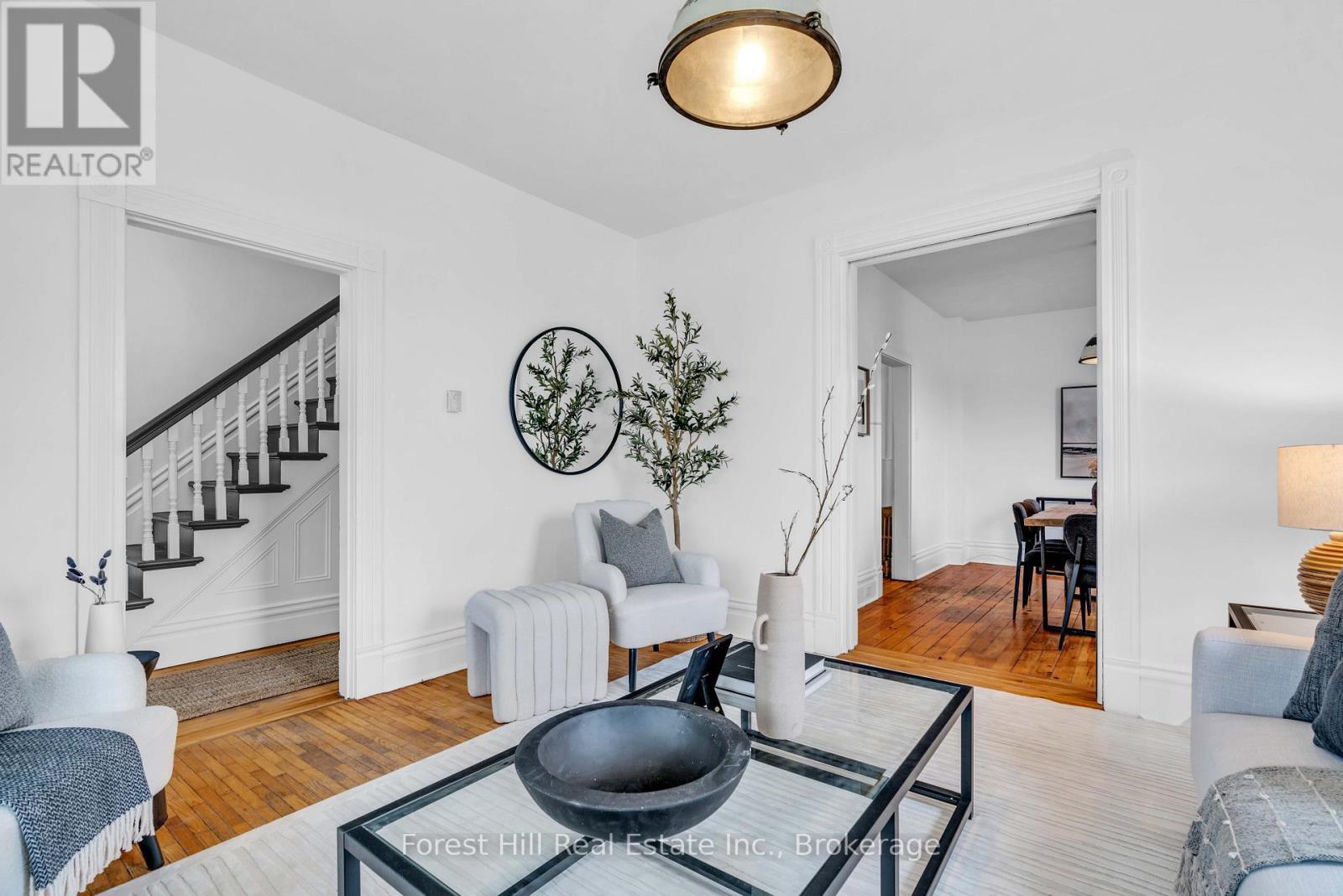 184 Boucher Street E, Meaford, ON - Indoor Photo Showing Living Room