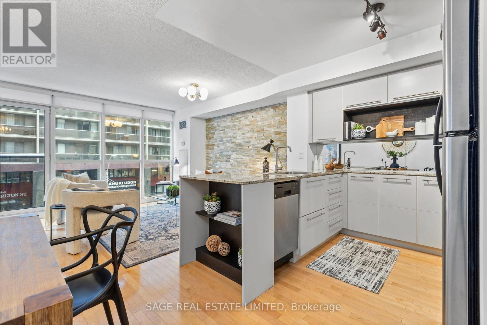 Open concept living! - 328 - 25 Carlton Street, Toronto, ON - Indoor Photo Showing Kitchen