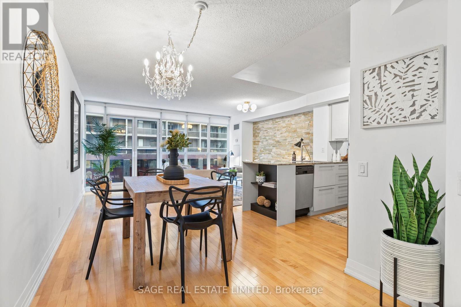 Huge Dining Room for entertaining! - 328 - 25 Carlton Street, Toronto, ON - Indoor Photo Showing Dining Room
