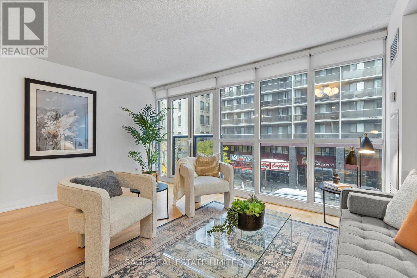 Amazing light with a Juliet balcony! - 328 - 25 Carlton Street, Toronto, ON - Indoor Photo Showing Living Room