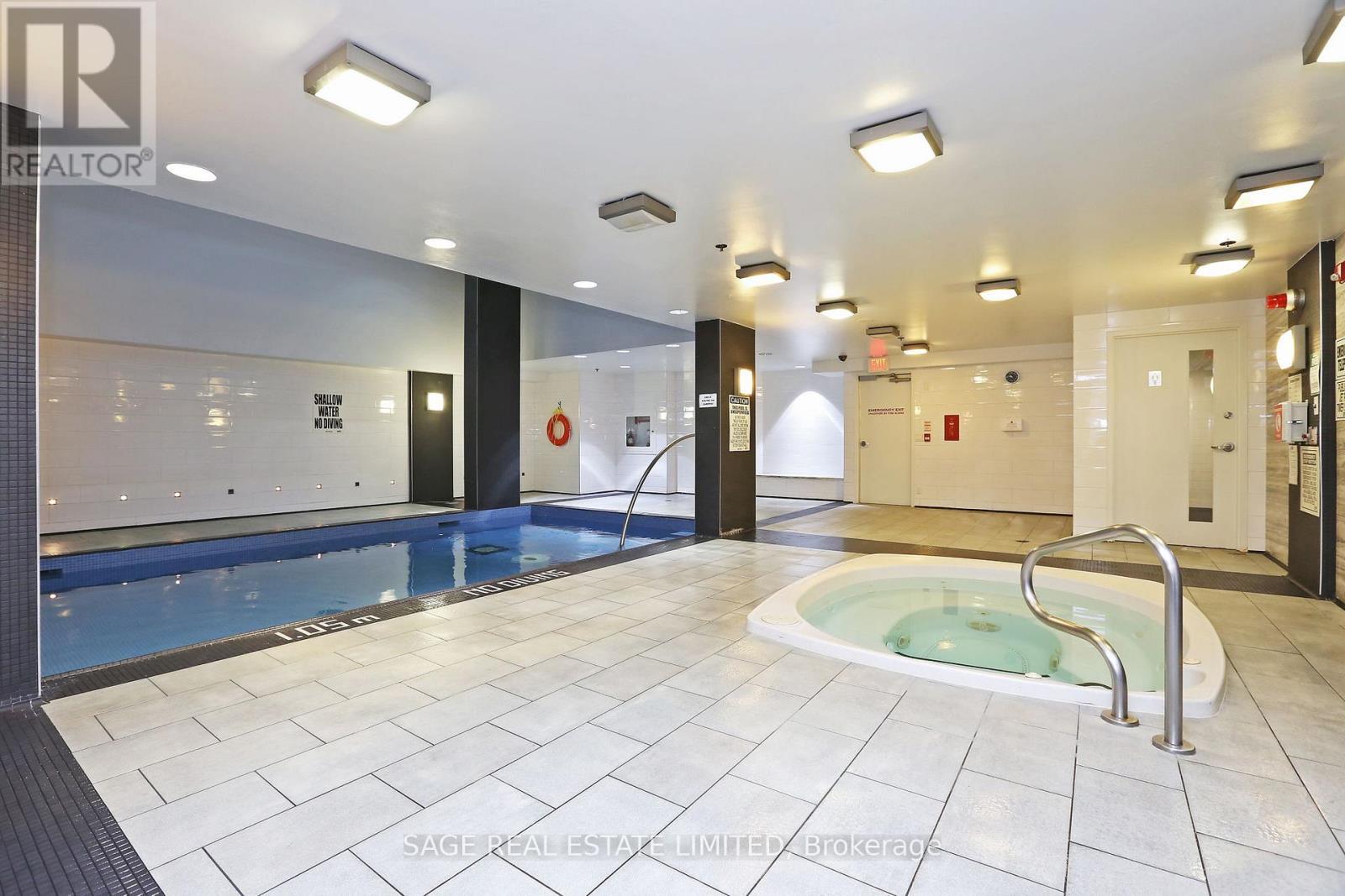Hot tub - 328 - 25 Carlton Street, Toronto, ON - Indoor Photo Showing Other Room With In Ground Pool