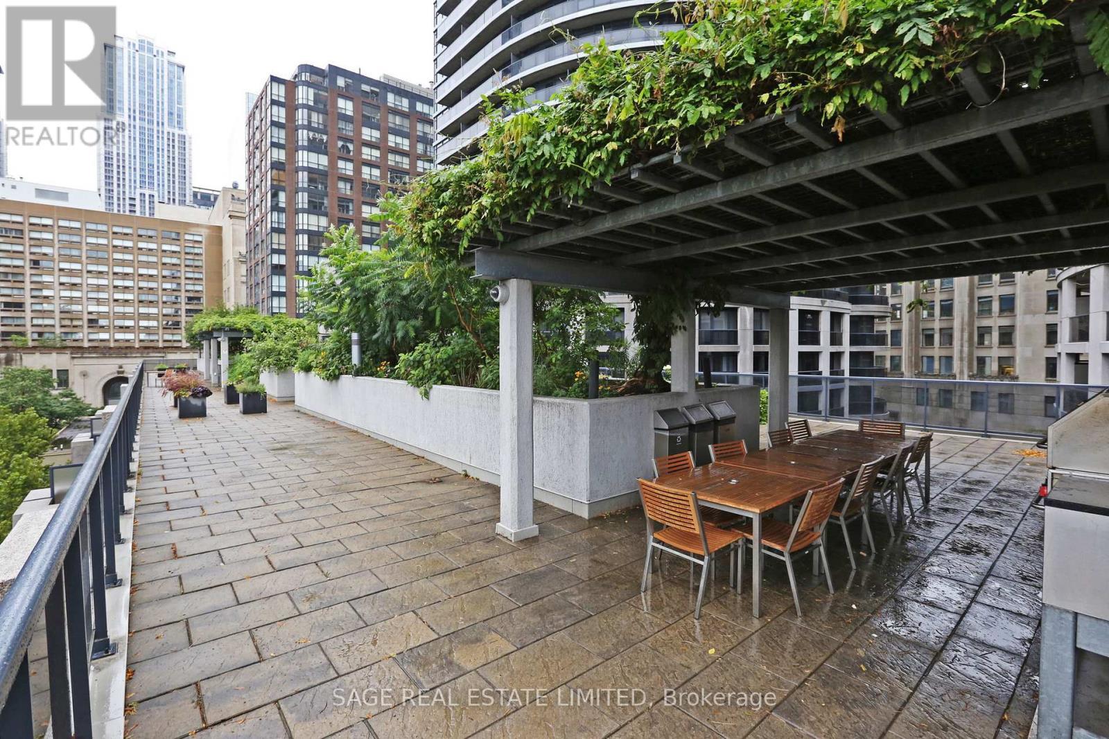 328 - 25 Carlton Street, Toronto, ON - Outdoor