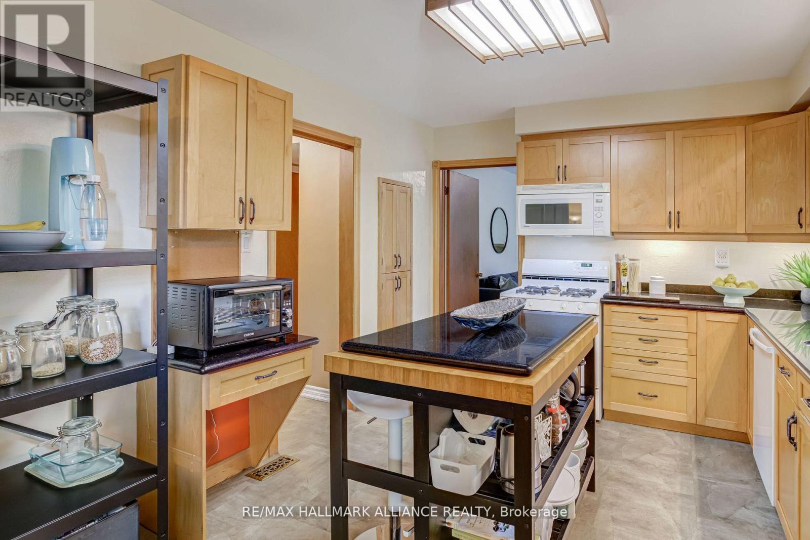2033 Water'S Edge Drive, Oakville, ON - Indoor Photo Showing Kitchen