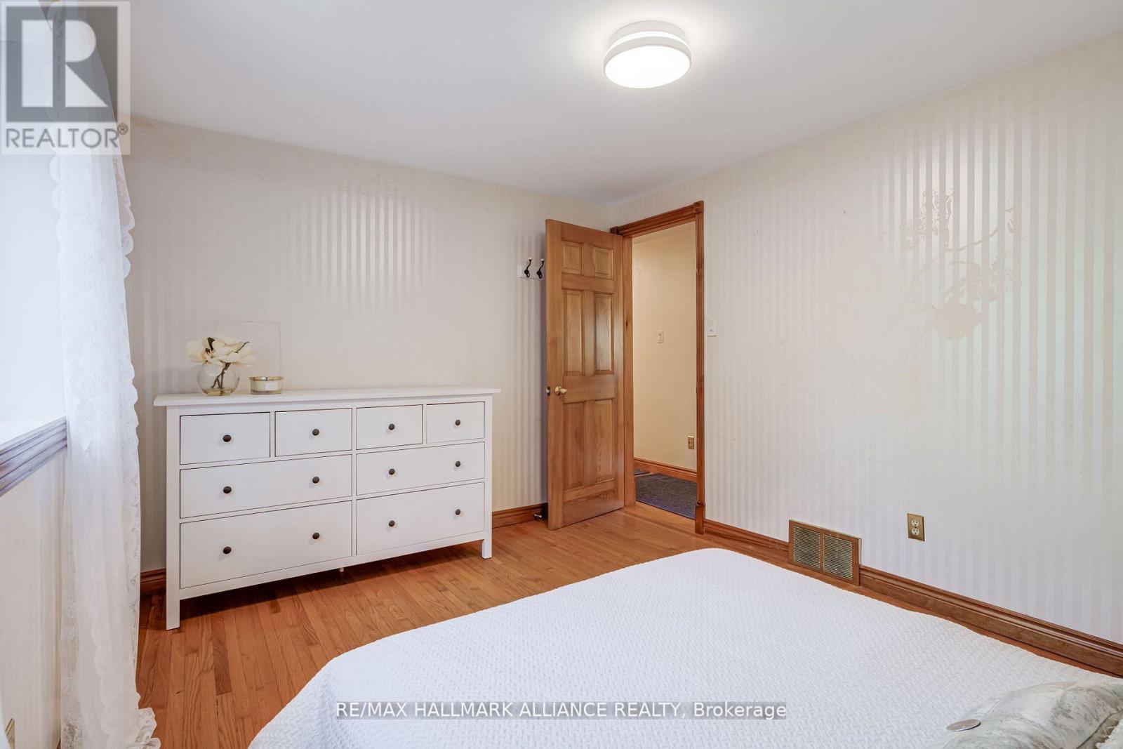 2033 Water'S Edge Drive, Oakville, ON - Indoor Photo Showing Bedroom