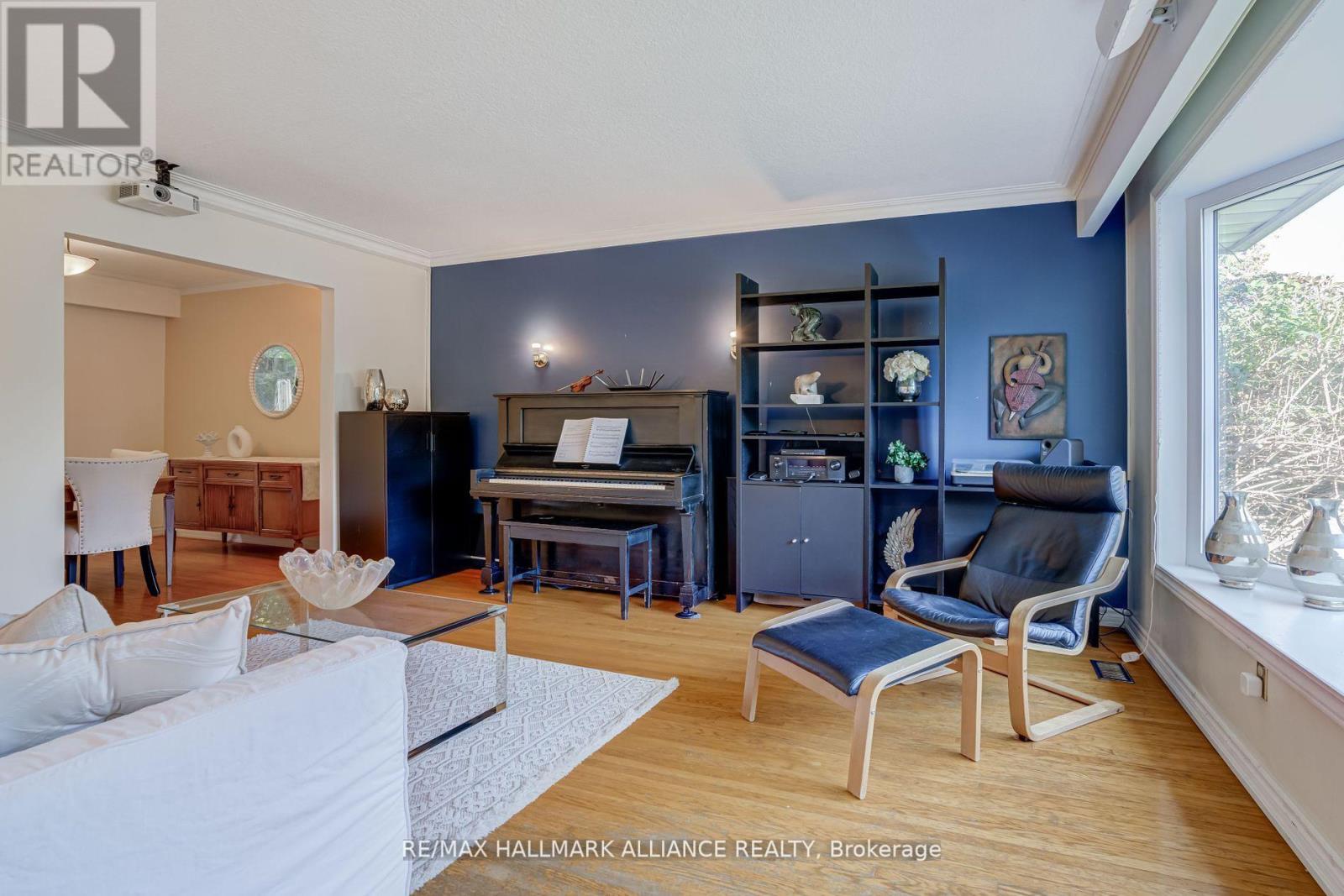 2033 Water'S Edge Drive, Oakville, ON - Indoor Photo Showing Living Room
