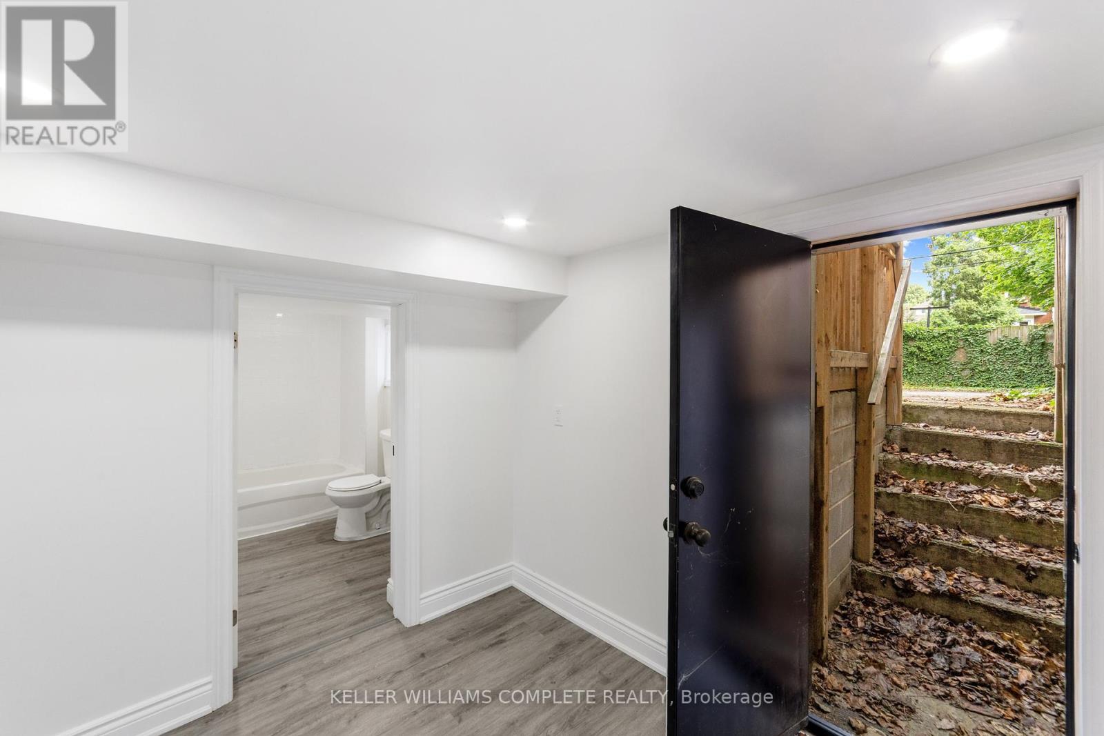 27 Melrose Avenue S, Hamilton, ON - Indoor Photo Showing Other Room