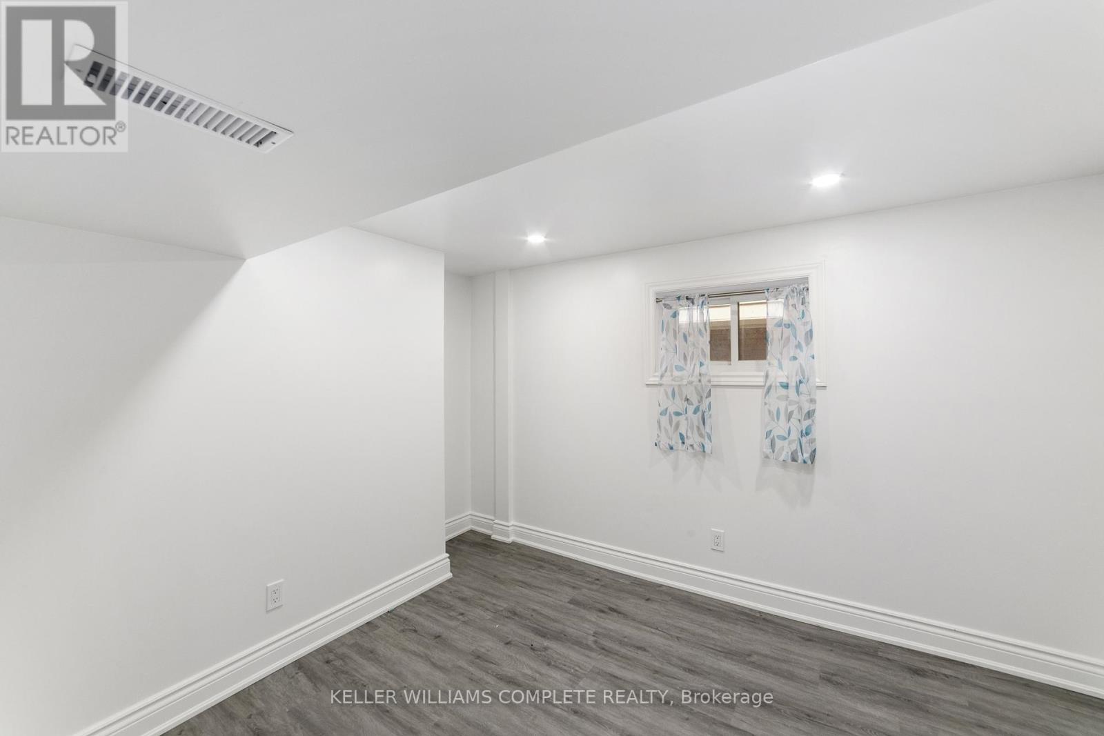 27 Melrose Avenue S, Hamilton, ON - Indoor Photo Showing Other Room