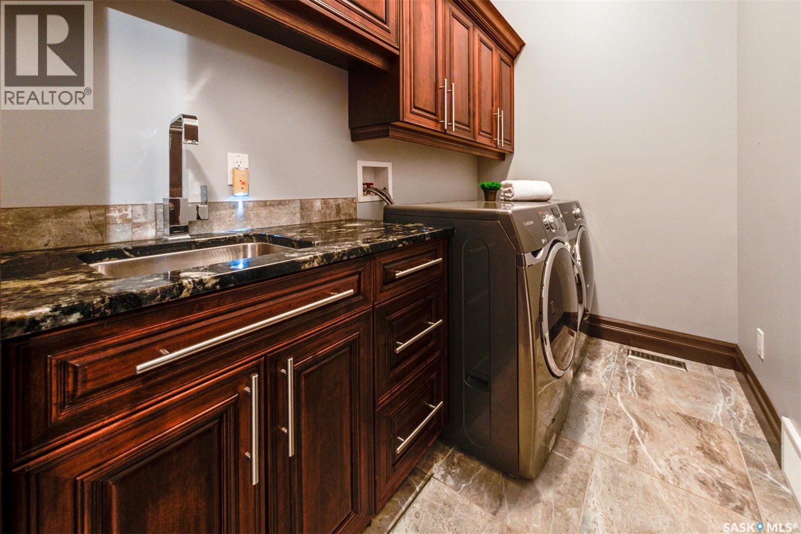 72 Rivers Edge Lane, Corman Park Rm No. 344, SK - Indoor Photo Showing Laundry Room