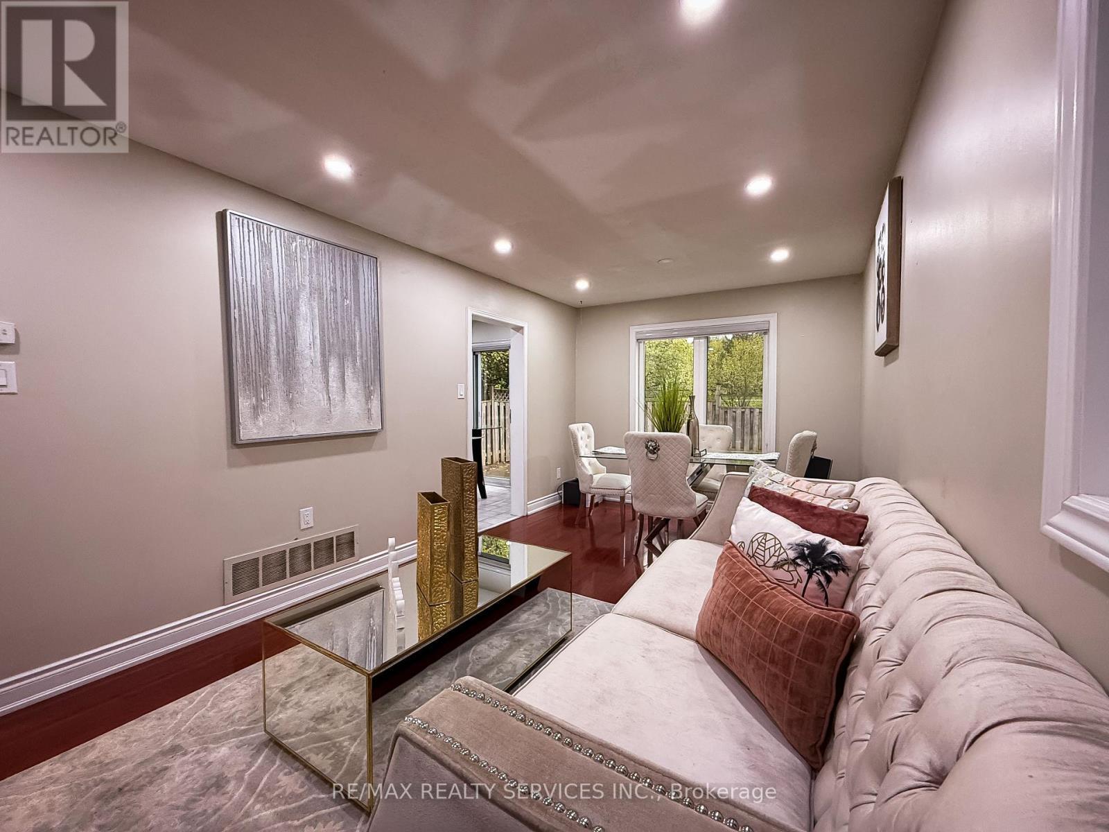 69 Pennsylvania Avenue, Brampton, ON - Indoor