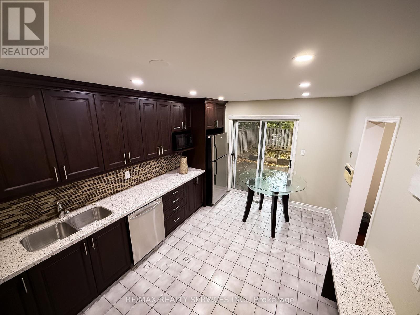 69 Pennsylvania Avenue, Brampton, ON - Indoor Photo Showing Kitchen With Double Sink
