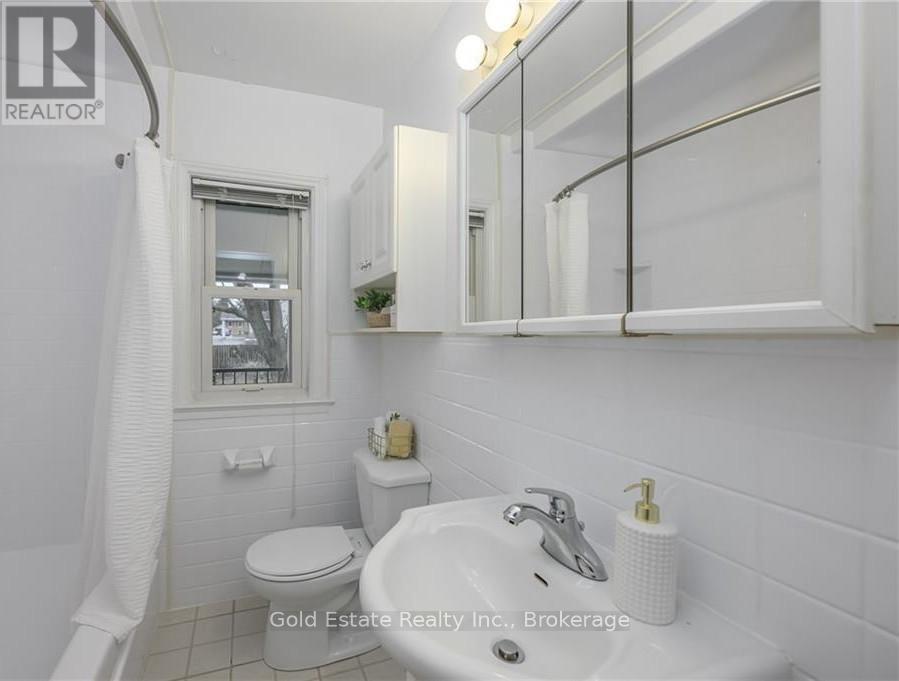 Main Floor - 619 Ross Street, London East, ON - Indoor Photo Showing Bathroom