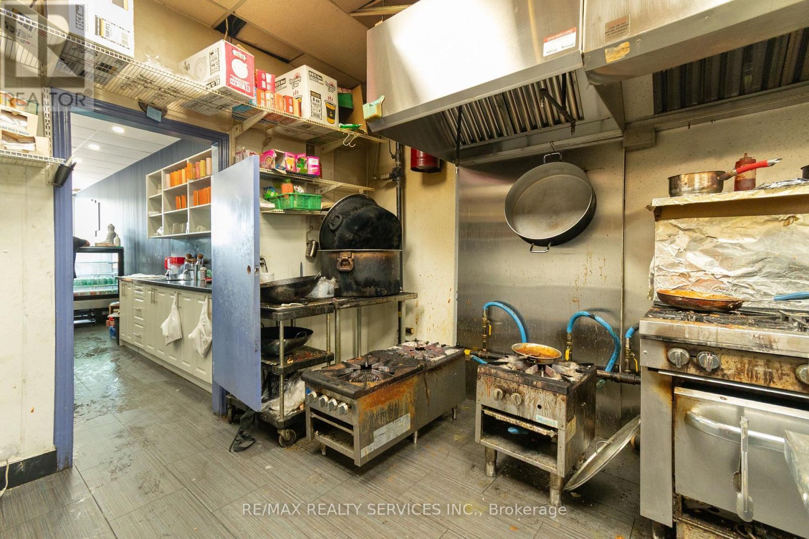 1289 Marlborough Court, Oakville, ON