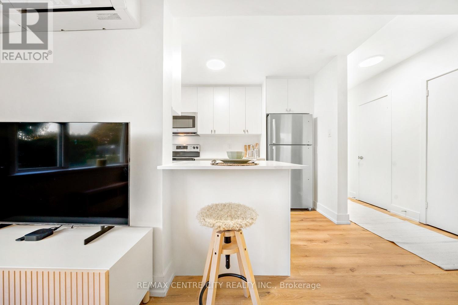 3 - 232 Elm Street, St. Thomas, ON - Indoor Photo Showing Kitchen