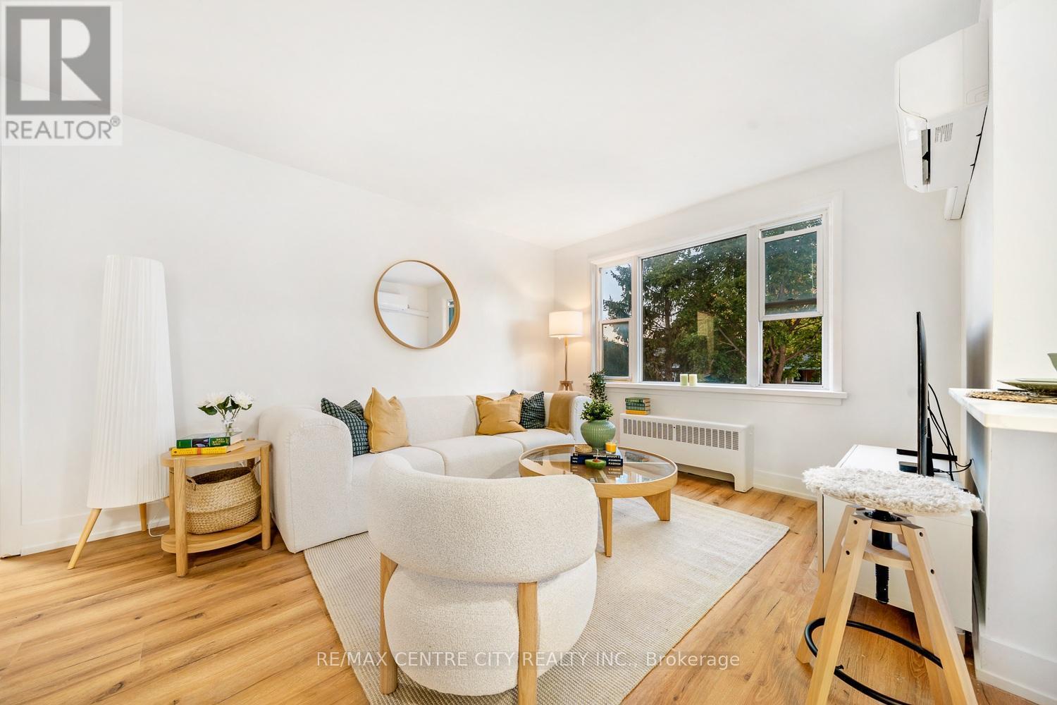 3 - 232 Elm Street, St. Thomas, ON - Indoor Photo Showing Living Room