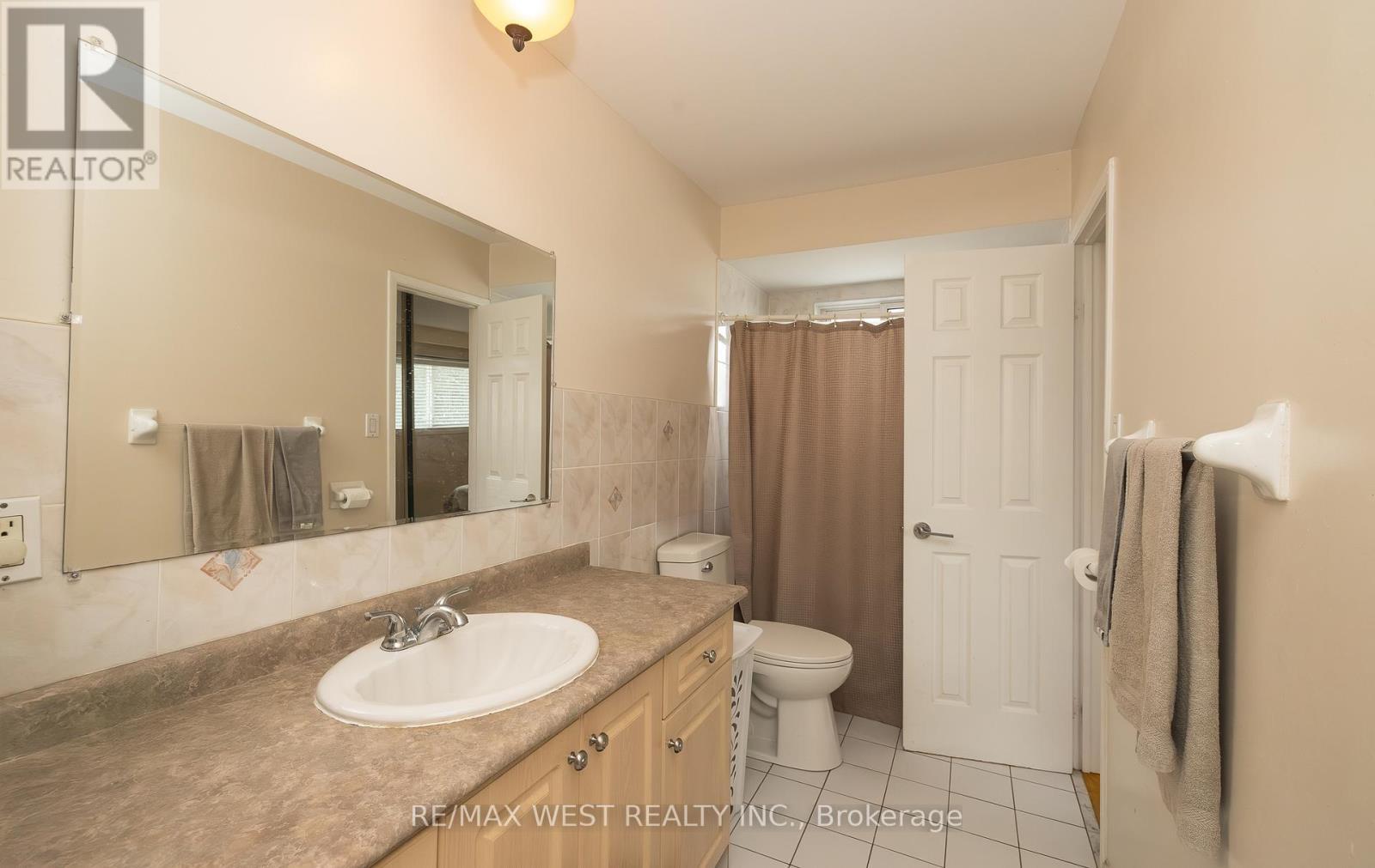7812 Kittridge Drive, Mississauga, ON - Indoor Photo Showing Bathroom