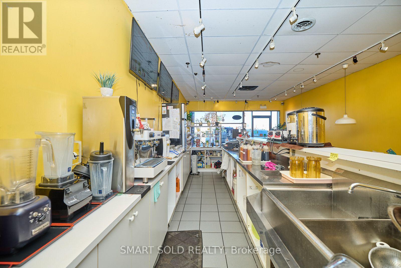 A14 - 210 Glendale Avenue, St. Catharines, ON