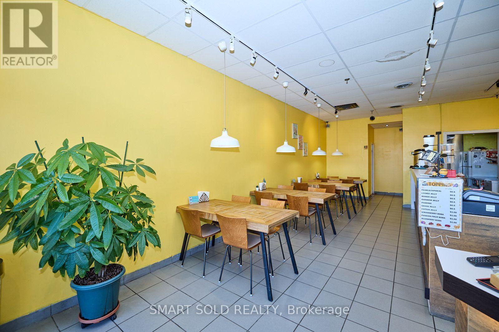 A14 - 210 Glendale Avenue, St. Catharines, ON