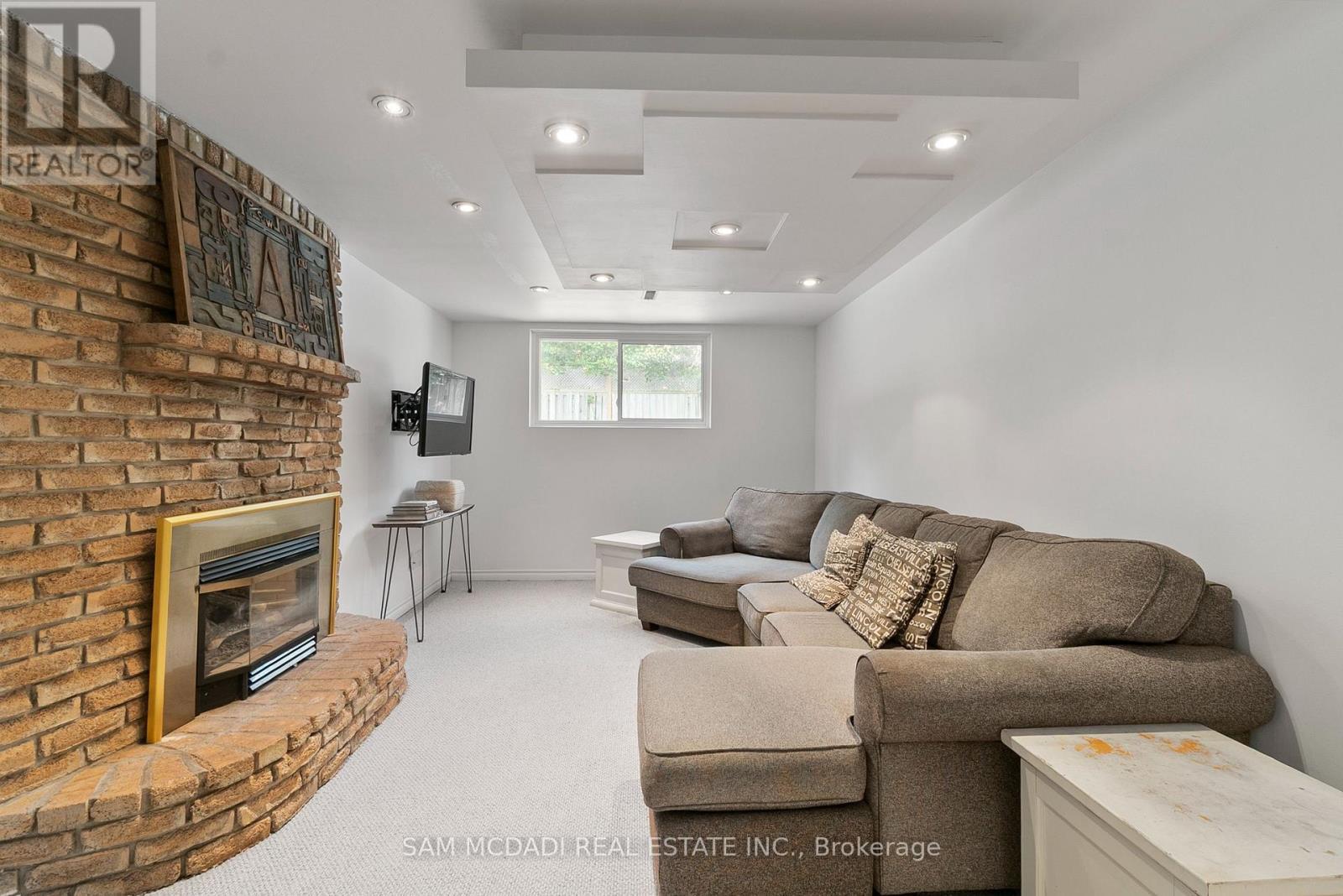 496 Seymour Drive, Oakville, ON - Indoor Photo Showing Living Room With Fireplace