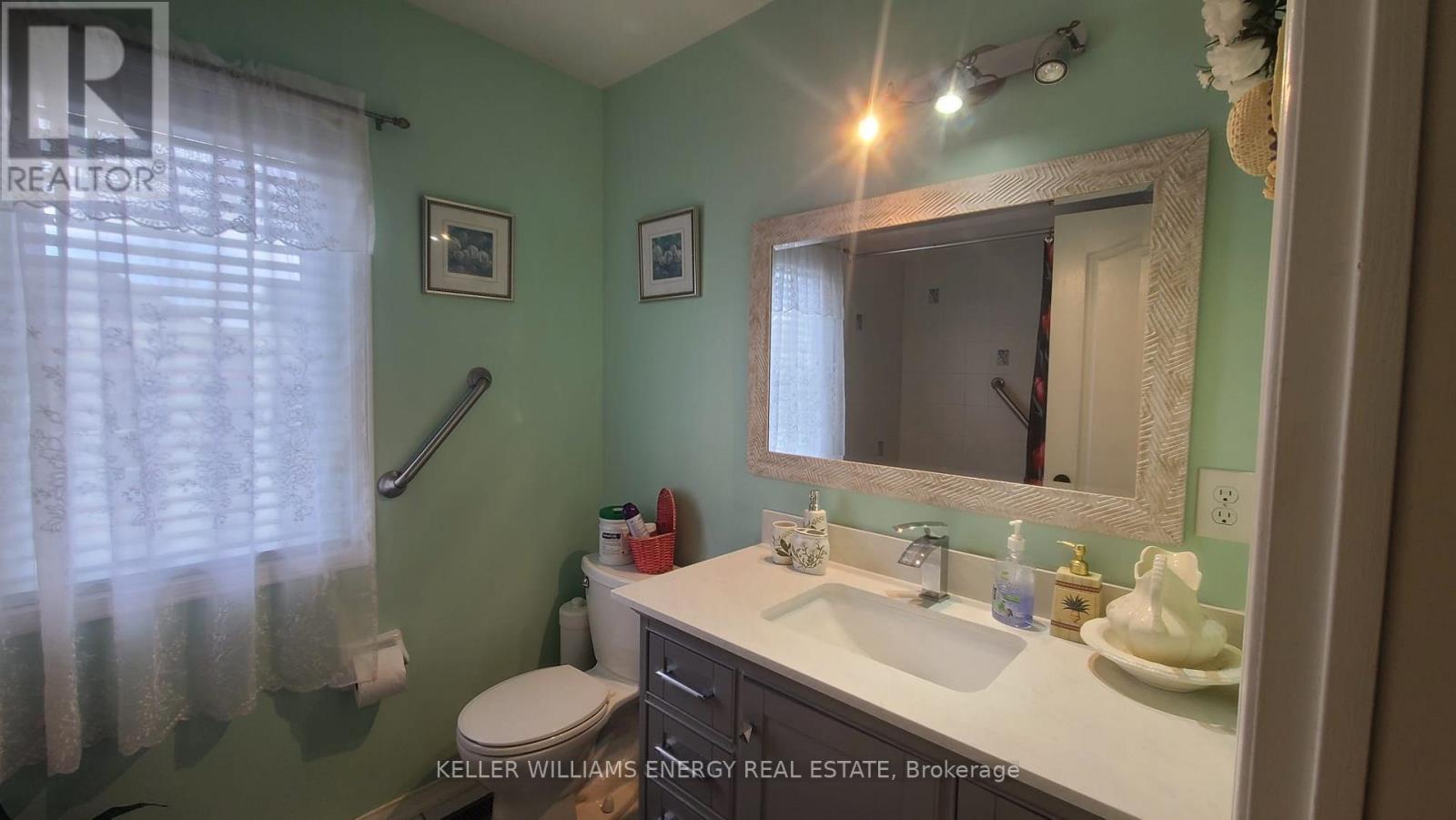 12 Phillpot Lane, Ajax (Northwest Ajax), ON - Indoor Photo Showing Bathroom