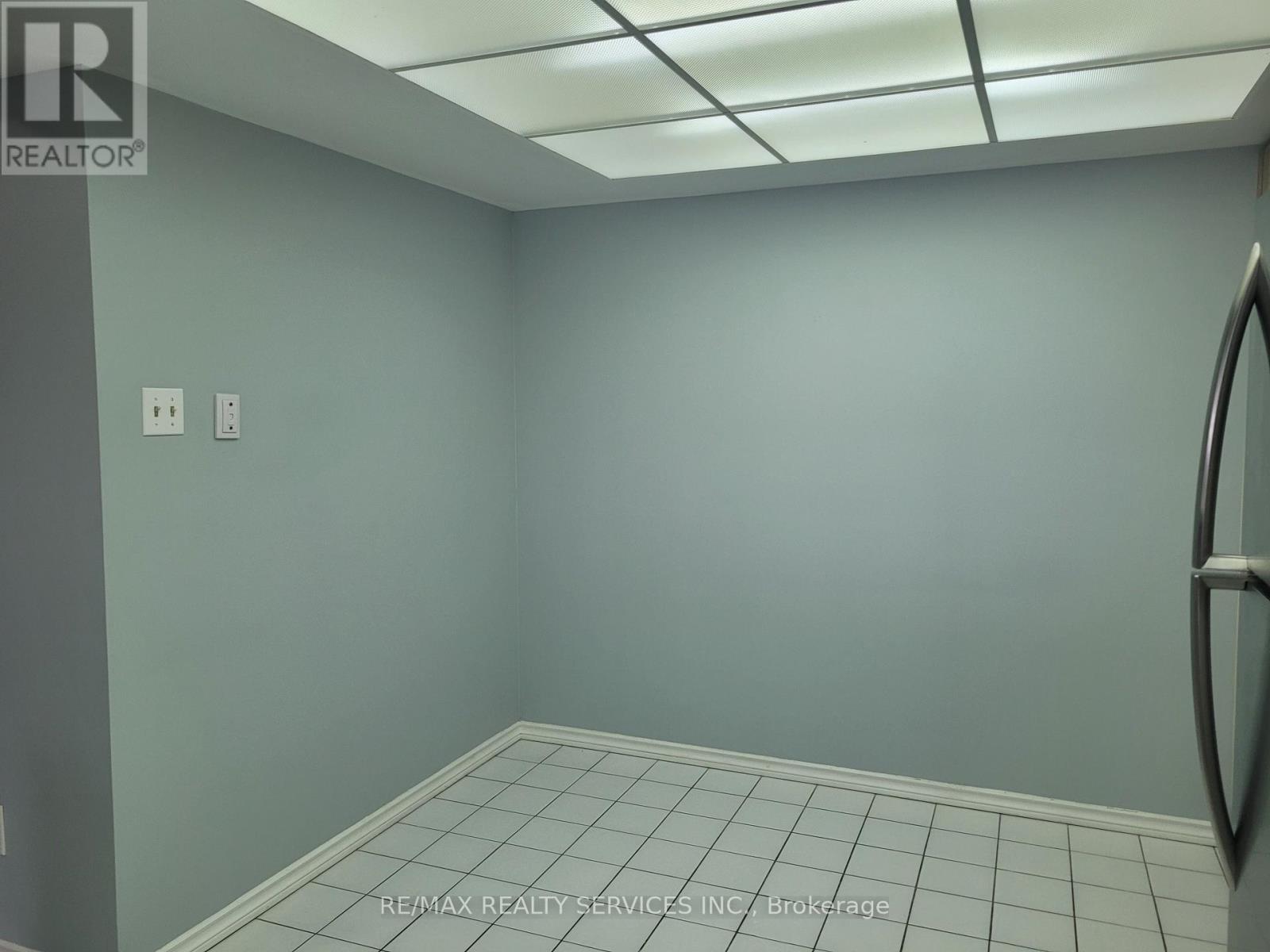 1206 - 330 Mill Street S, Brampton, ON - Indoor