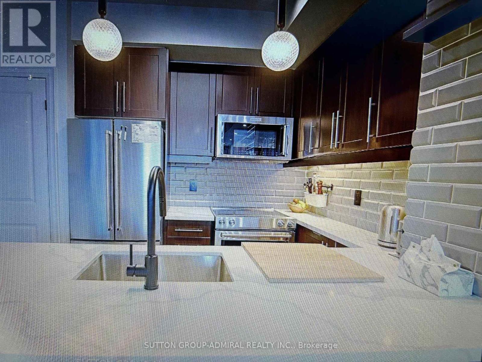 3201 - 385 Prince Of Whales Drive, Mississauga, ON - Indoor Photo Showing Kitchen With Upgraded Kitchen