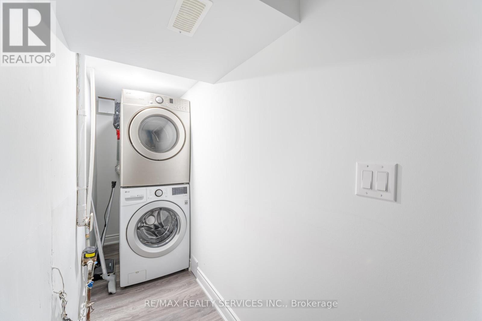 Bsmt - 26 Vodden Street W, Brampton, ON - Indoor Photo Showing Laundry Room