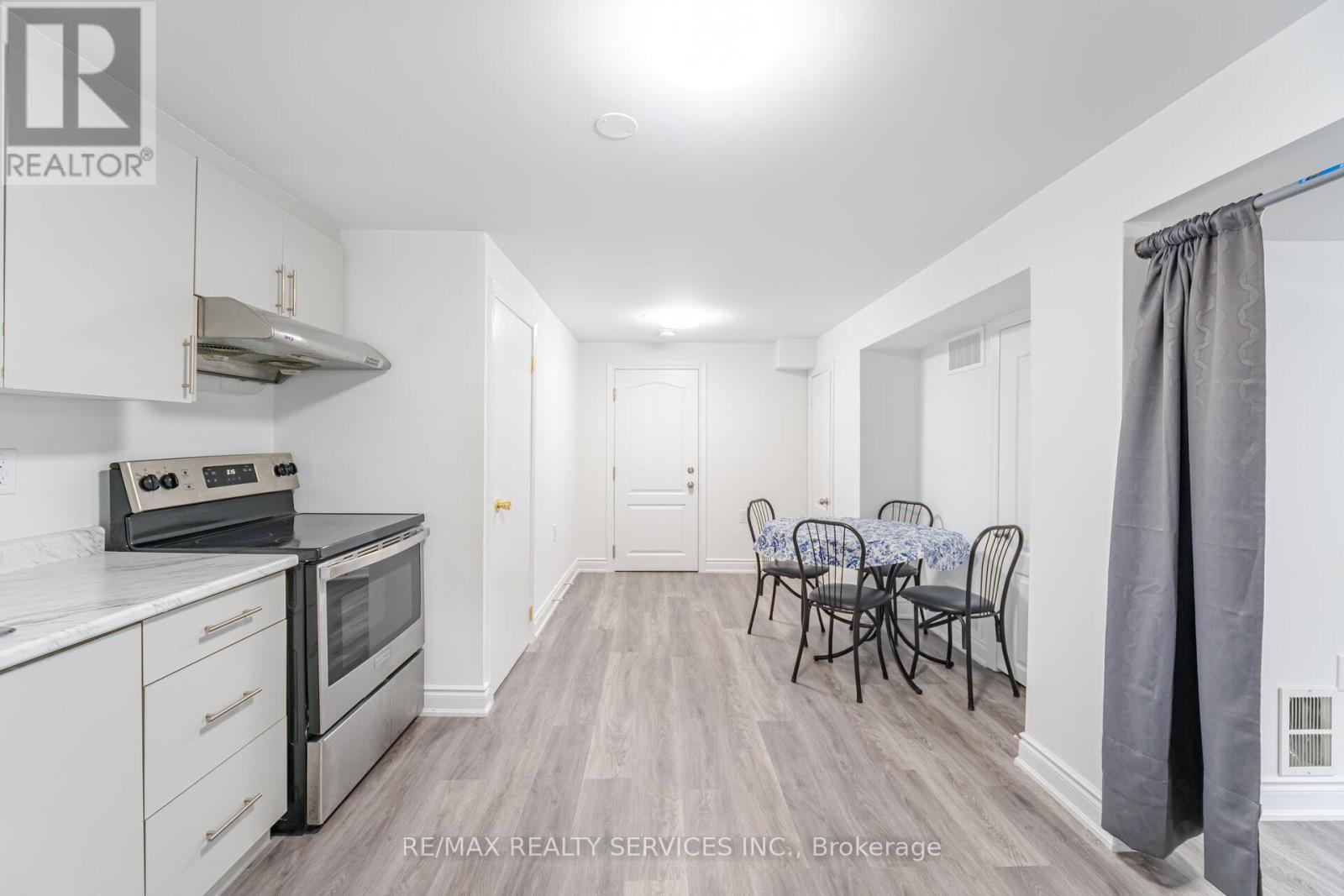 Bsmt - 26 Vodden Street W, Brampton, ON - Indoor Photo Showing Kitchen