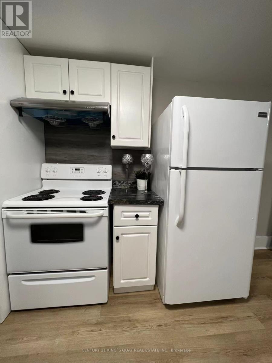 4087 Portage Road, Niagara Falls, ON - Indoor Photo Showing Kitchen