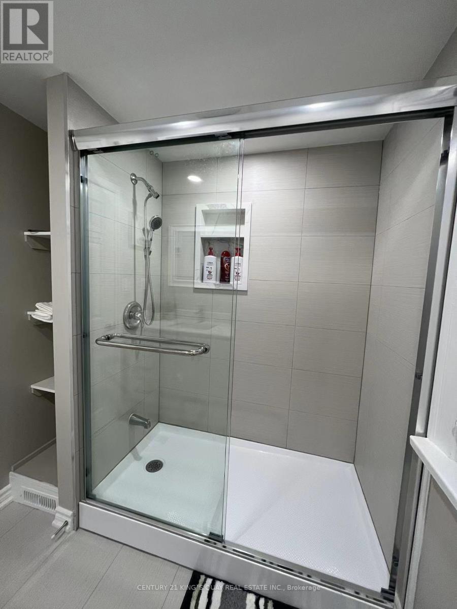 4087 Portage Road, Niagara Falls, ON - Indoor Photo Showing Bathroom