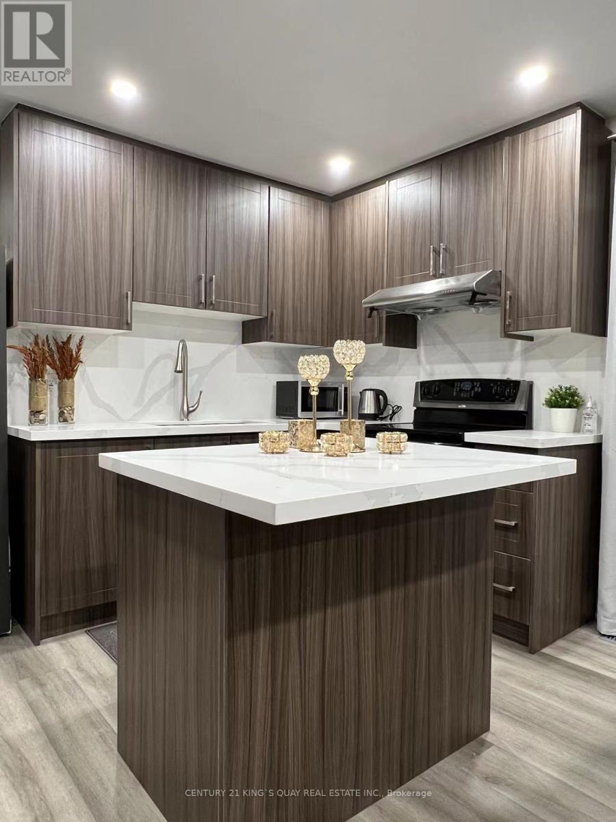 4087 Portage Road, Niagara Falls, ON - Indoor Photo Showing Kitchen