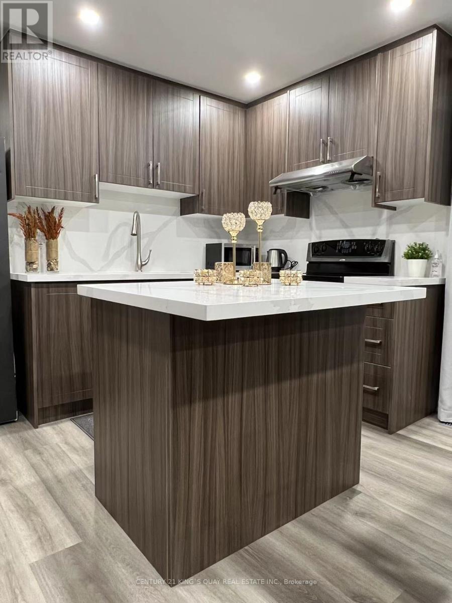 4087 Portage Road, Niagara Falls, ON - Indoor Photo Showing Kitchen