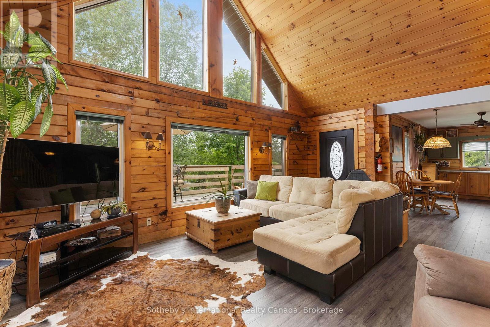 20 Kodiak Road, Mckellar, ON - Indoor Photo Showing Living Room