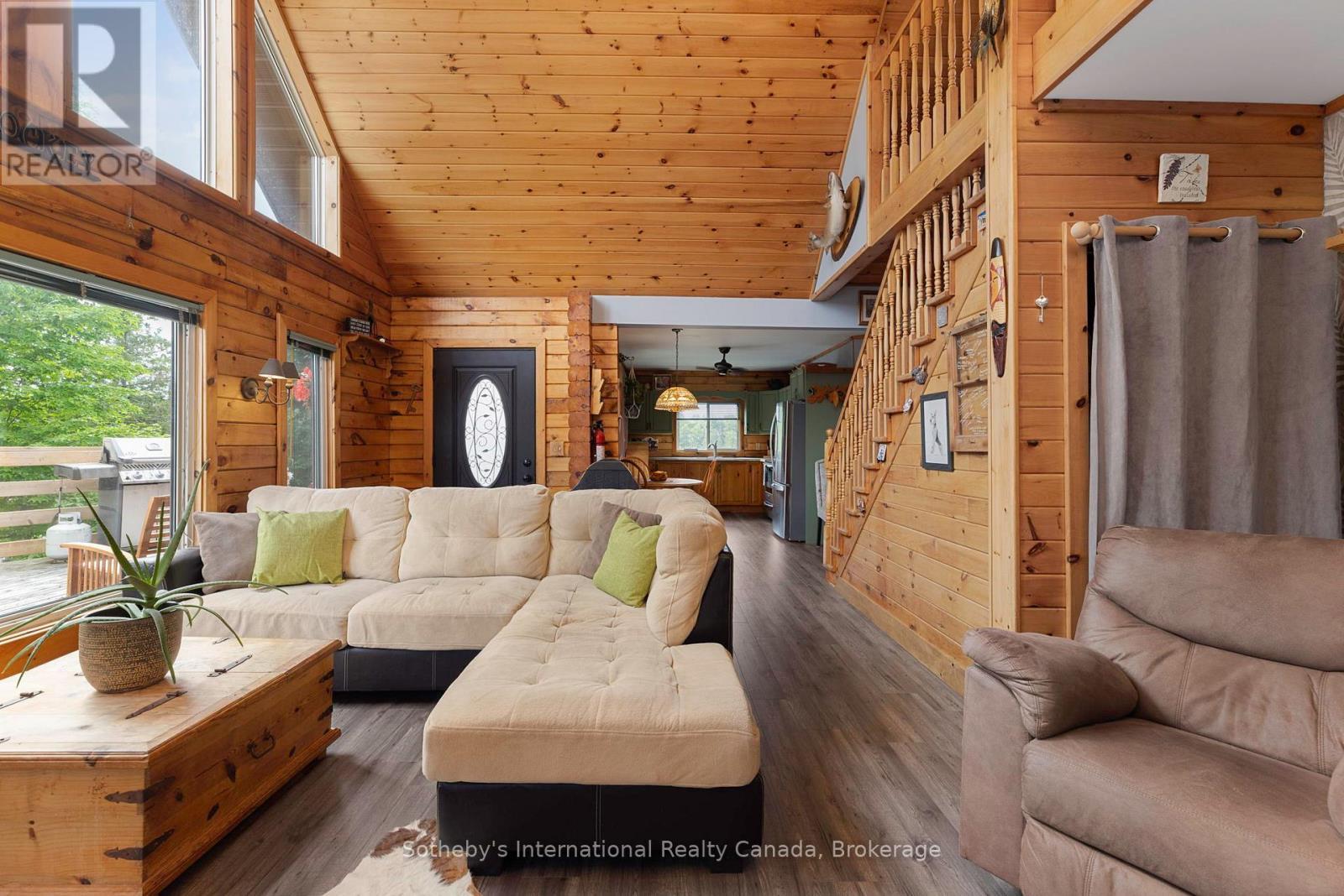 20 Kodiak Road, Mckellar, ON - Indoor Photo Showing Living Room