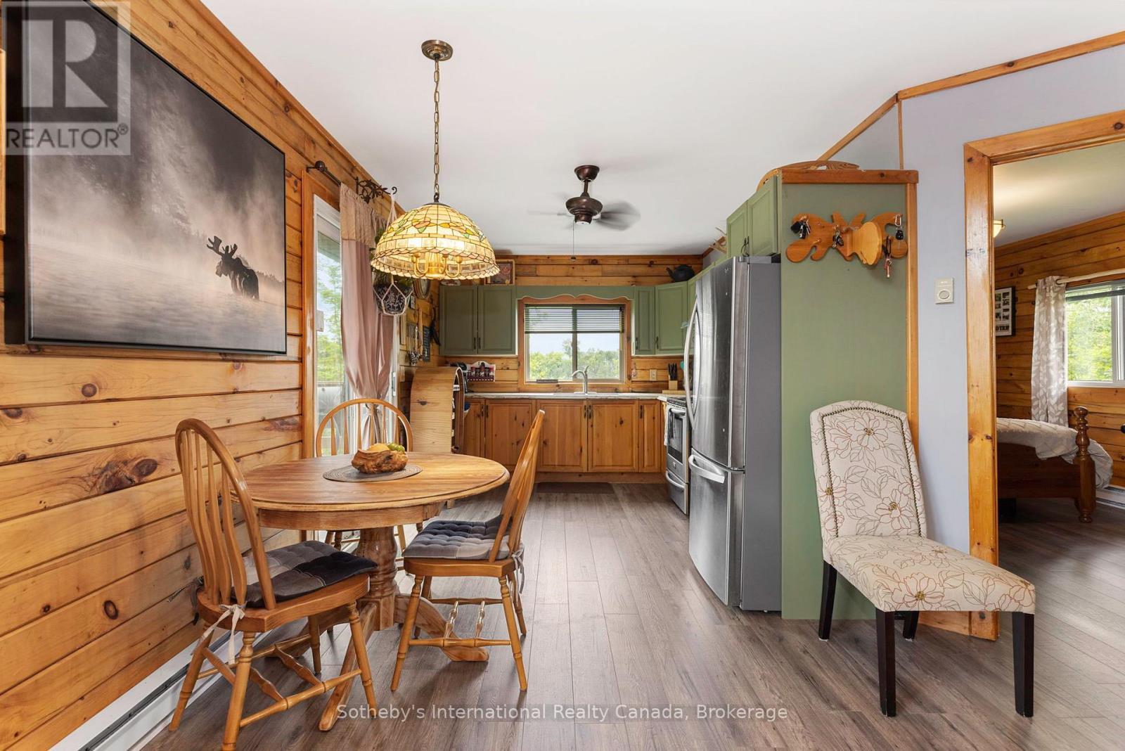 20 Kodiak Road, Mckellar, ON - Indoor Photo Showing Dining Room