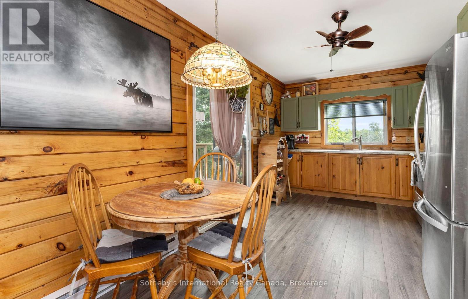 20 Kodiak Road, Mckellar, ON - Indoor Photo Showing Dining Room