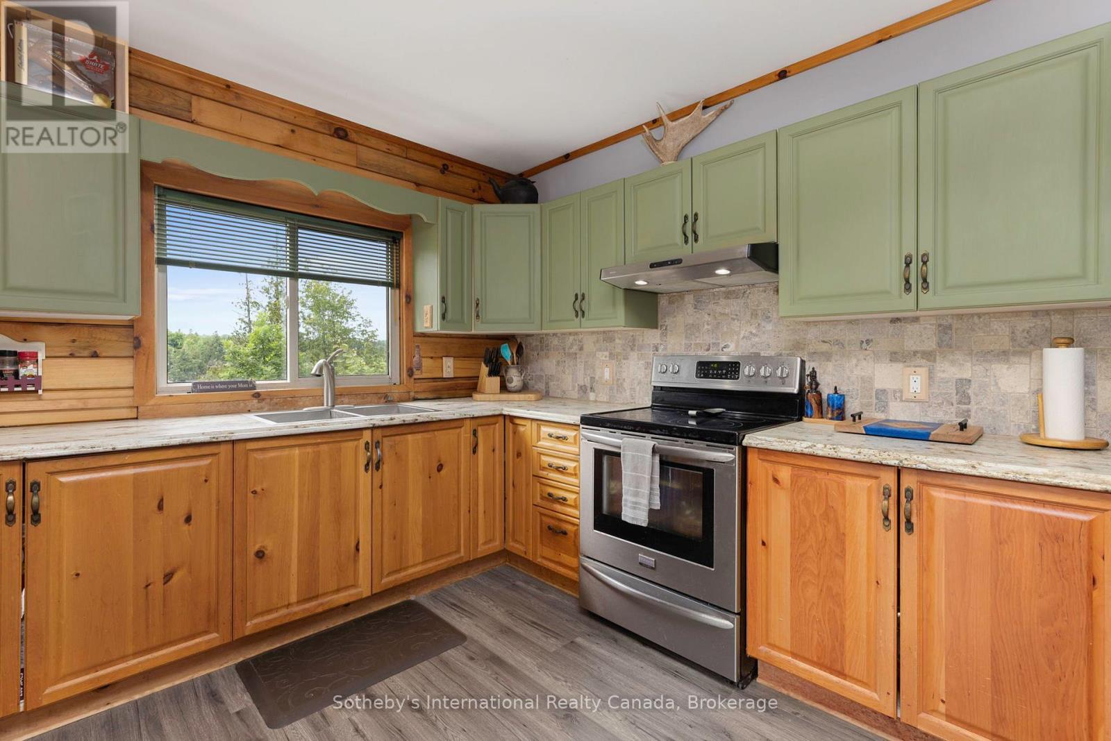 20 Kodiak Road, Mckellar, ON - Indoor Photo Showing Kitchen With Double Sink